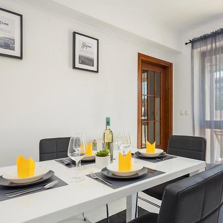 Laveruda Apartment With Balcony And Free Parking Pula Buitenkant foto