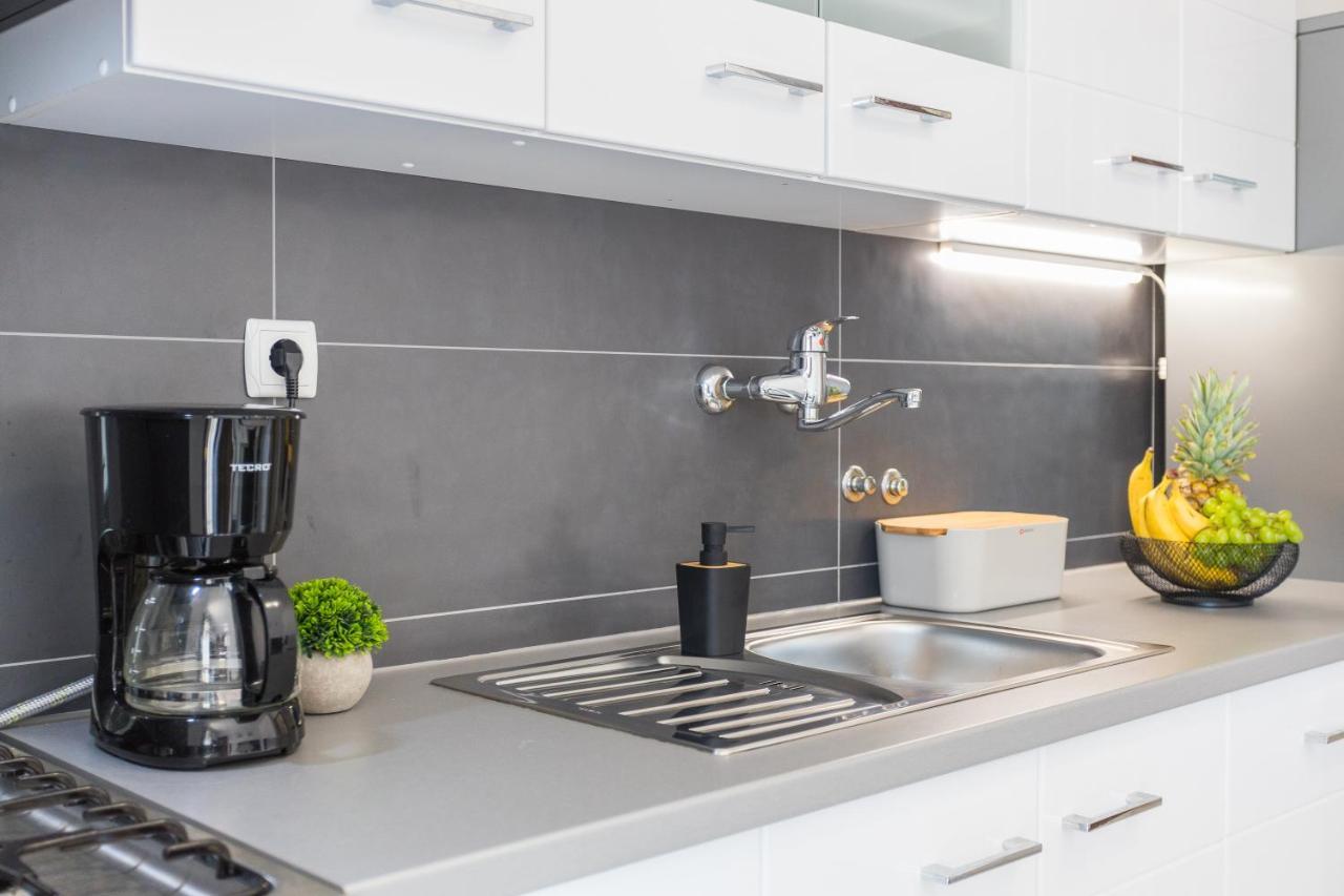 Laveruda Apartment With Balcony And Free Parking Pula Buitenkant foto