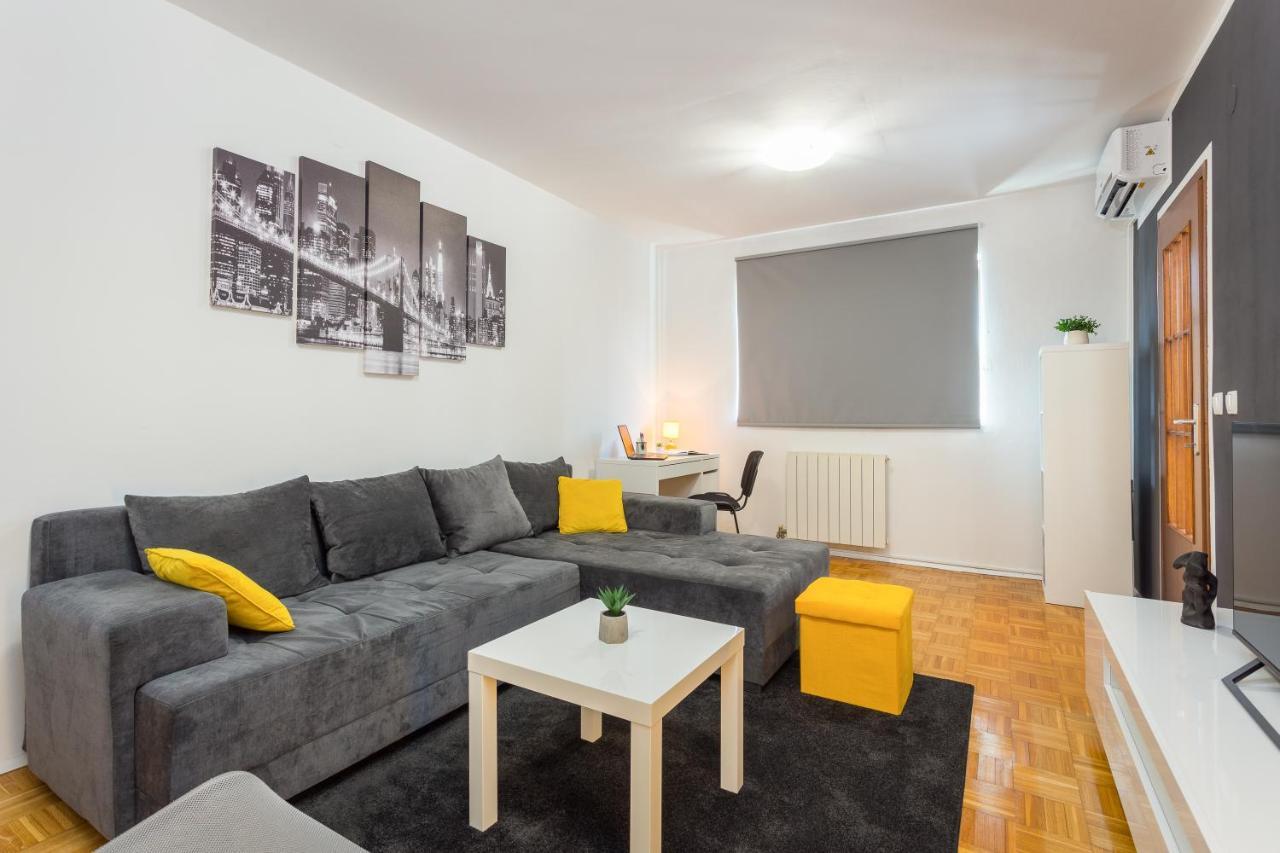 Laveruda Apartment With Balcony And Free Parking Pula Buitenkant foto