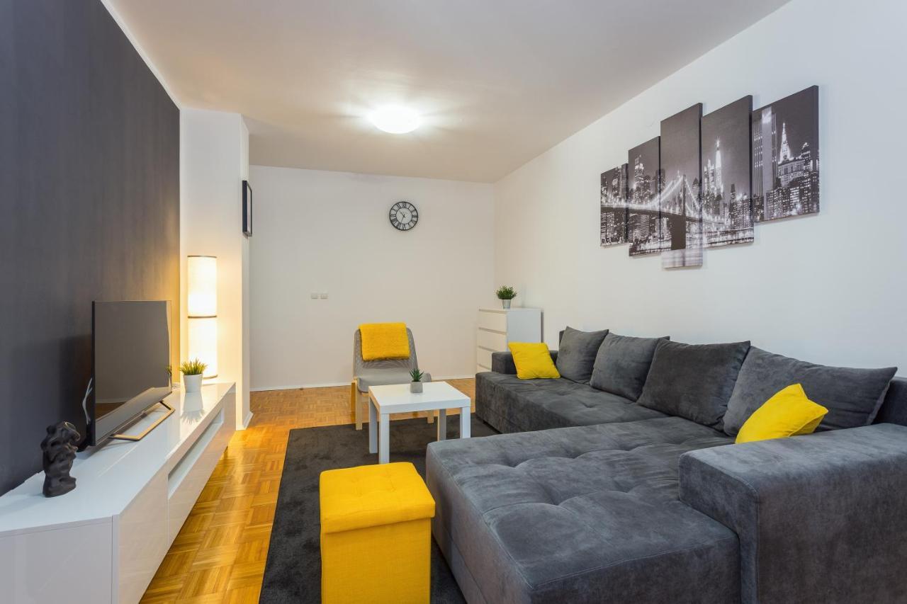 Laveruda Apartment With Balcony And Free Parking Pula Buitenkant foto