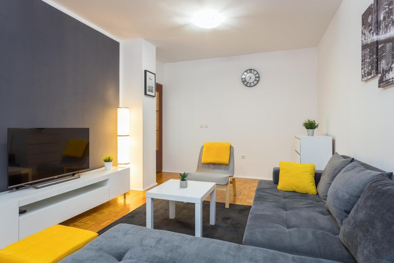 Laveruda Apartment With Balcony And Free Parking Pula Buitenkant foto