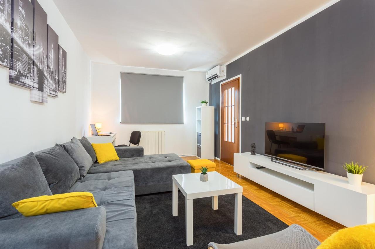 Laveruda Apartment With Balcony And Free Parking Pula Buitenkant foto