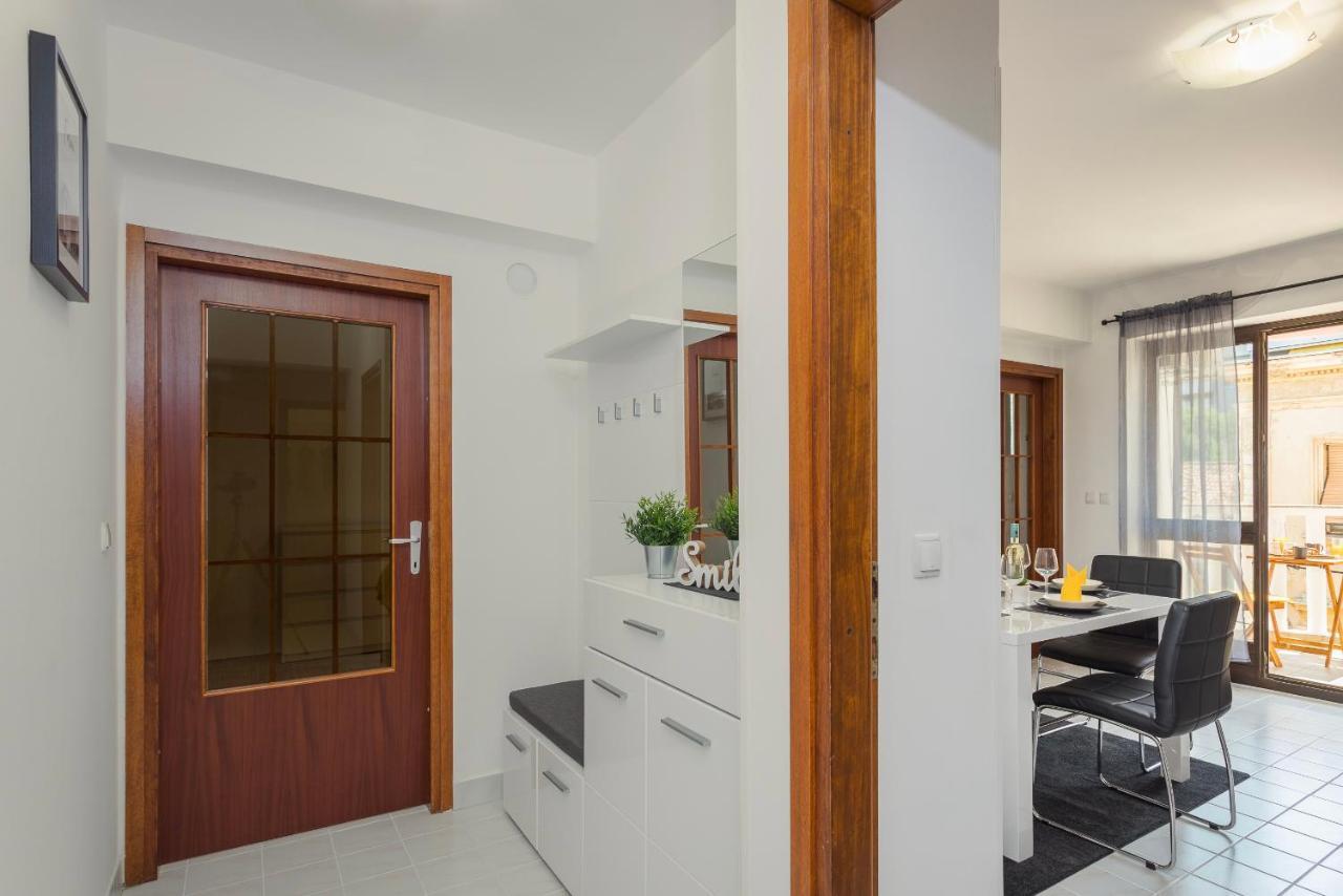 Laveruda Apartment With Balcony And Free Parking Pula Buitenkant foto