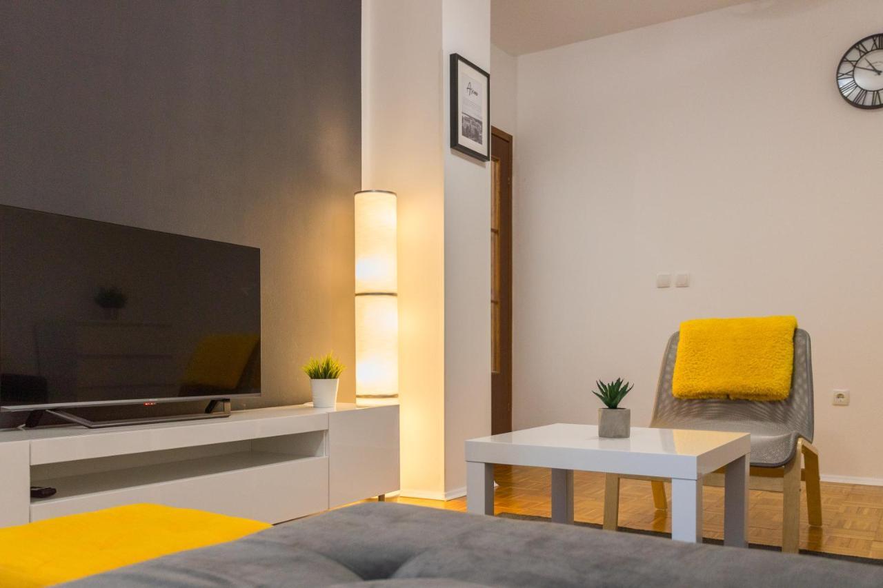 Laveruda Apartment With Balcony And Free Parking Pula Buitenkant foto