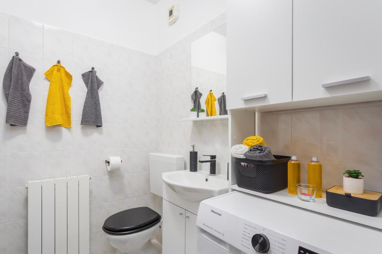Laveruda Apartment With Balcony And Free Parking Pula Buitenkant foto