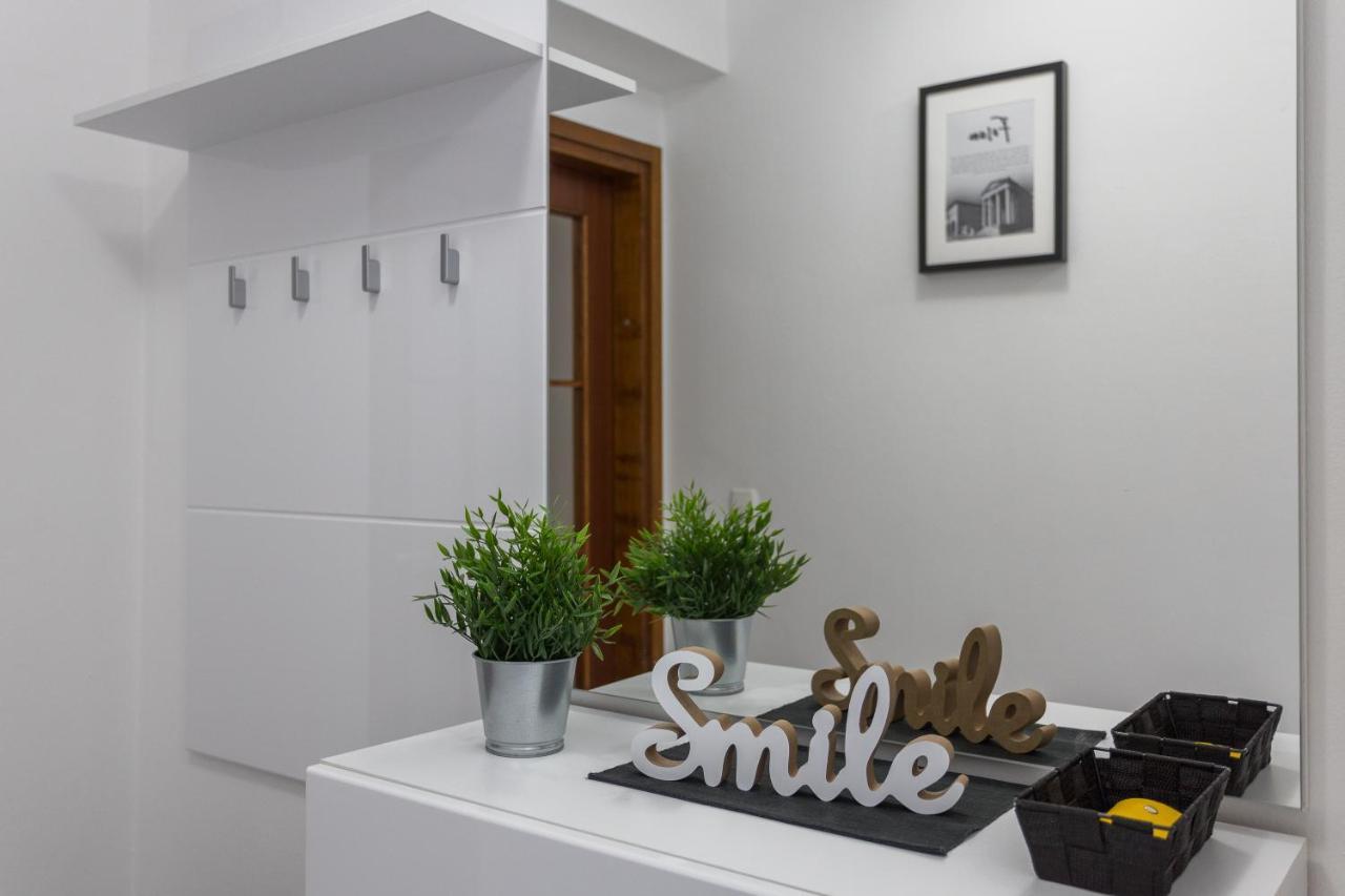 Laveruda Apartment With Balcony And Free Parking Pula Buitenkant foto