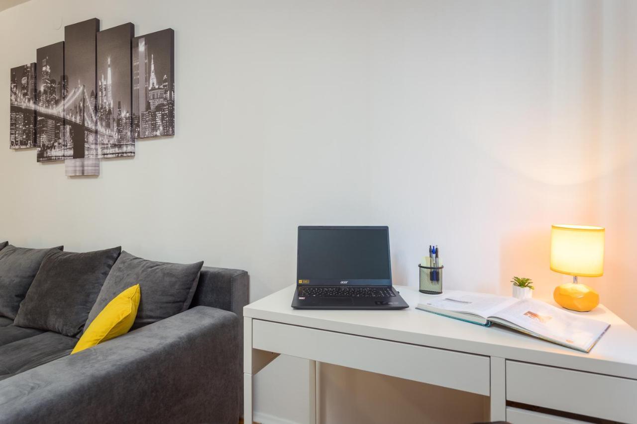 Laveruda Apartment With Balcony And Free Parking Pula Buitenkant foto