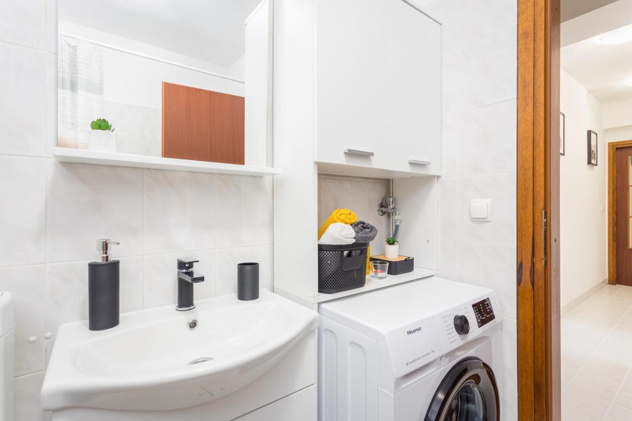 Laveruda Apartment With Balcony And Free Parking Pula Buitenkant foto