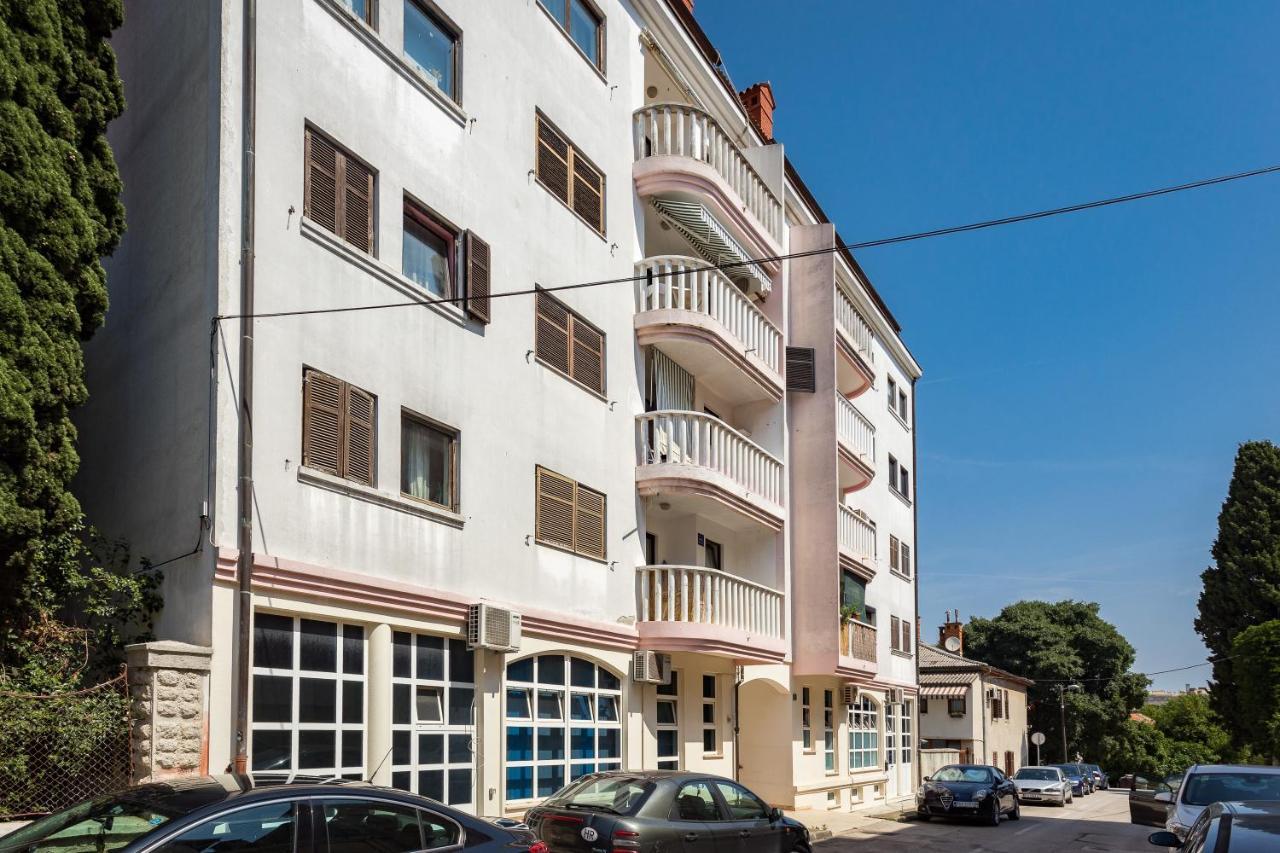 Laveruda Apartment With Balcony And Free Parking Pula Buitenkant foto